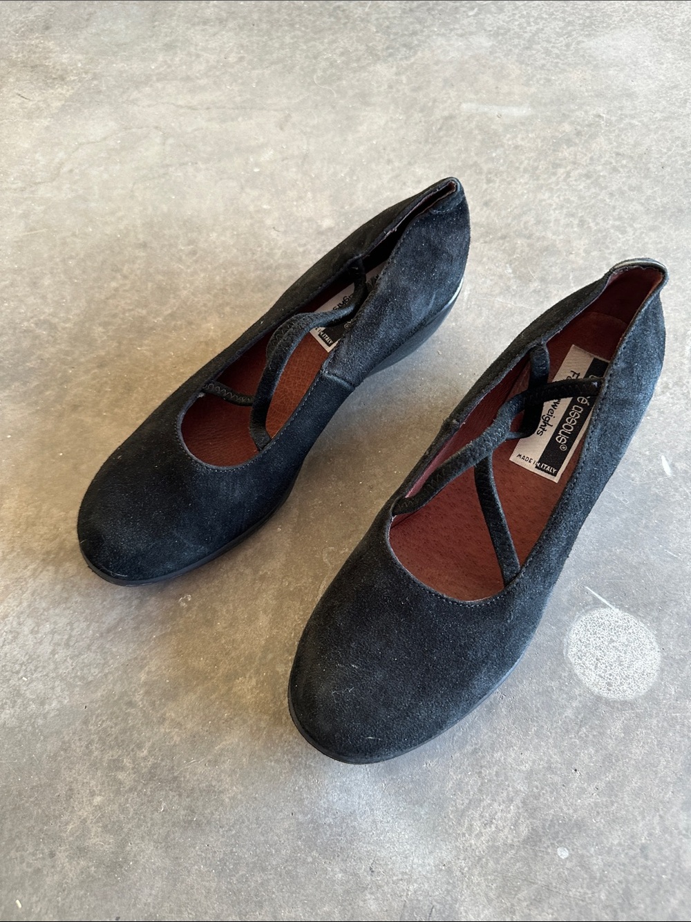 André assous Black Suede Cross-Strap Flats